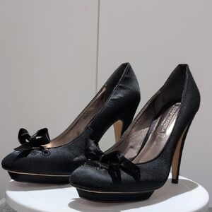 BCBG MAXAZRIA Y2K Black Satin Heels leather sole with Bow Detail size 7 NWOT